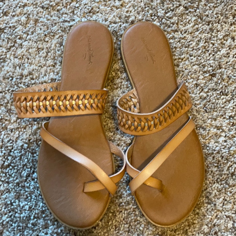 Tan Universal Thread Sandals